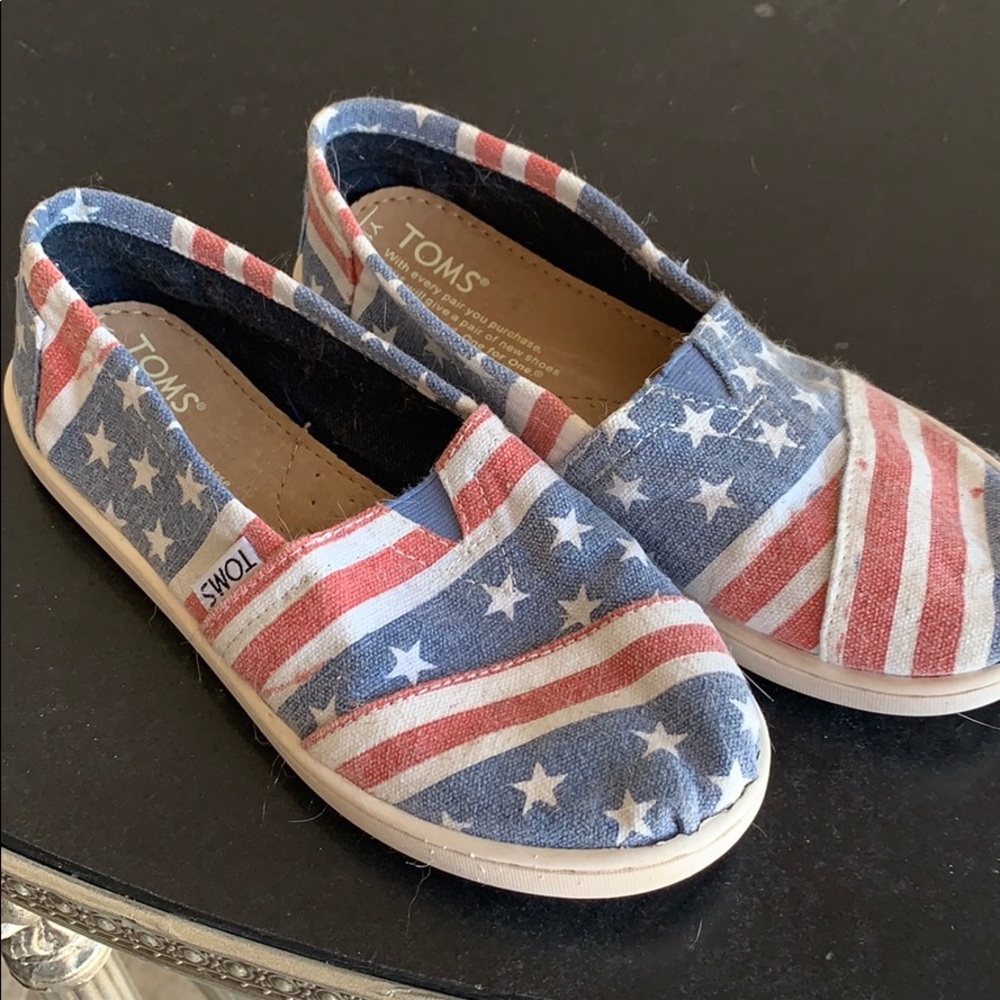 Red, white and blue Toms